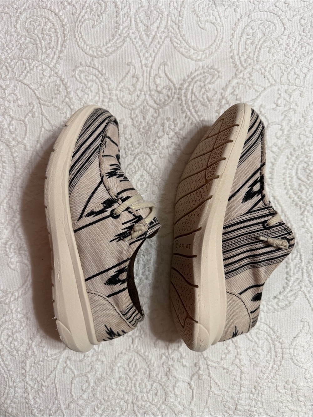 Ariat Size 6 Tan Canvas Slip-On Shoes with Black Aztec Print - Picture 6 of 8